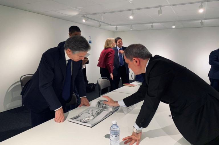 Anthony Blinken s’est entretenu avec Djeyhoun Bayramov en marge de la sommet de l’OSCE à Stockholm