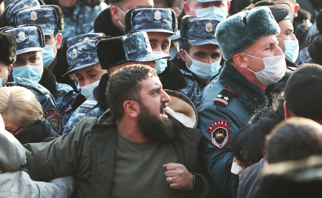 Les proches des prisonniers de guerre manifestent
