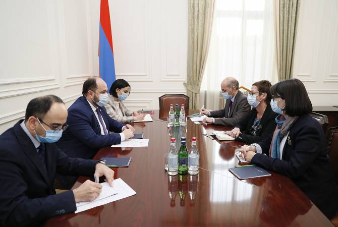 Arayik Harutyunyan et l&rsquo;Ambassadrice Anne Louyot discutent des relations amicales arméno- françaises