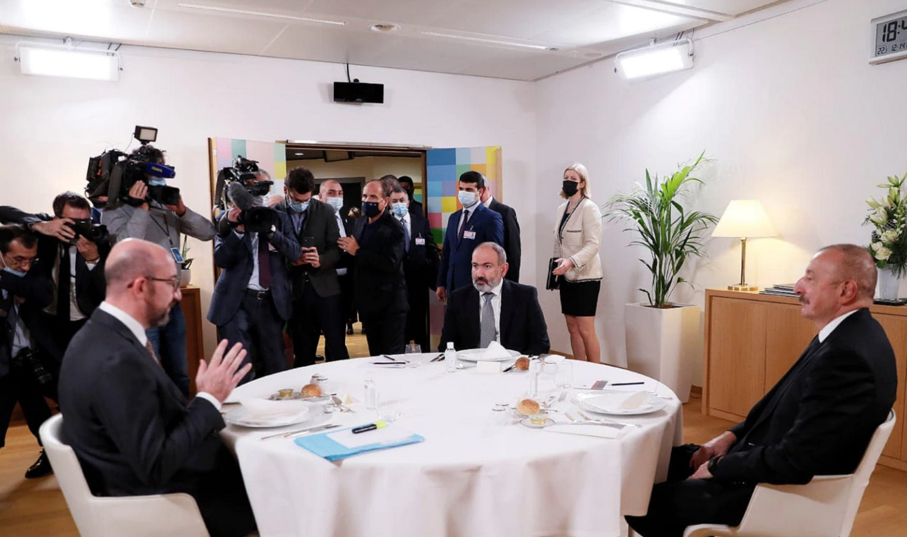 L&rsquo;UE accueille les discussions entre Pachinian et Aliev