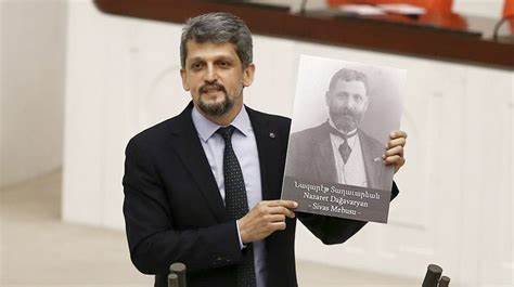 Un Arménien était assis sur votre chaise il y a 110 ans a lancé Garo Paylan à Mevlut Cavusoglu au Parlement turc