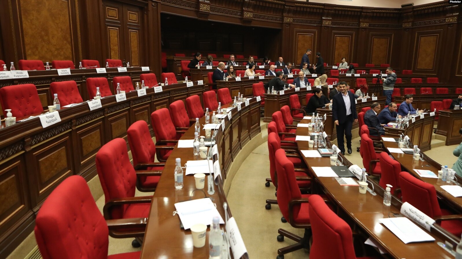 Le parti de Pachinian bloque le débat parlementaire sur les pourparlers entre l’Arménie et l’Azerbaïdjan.