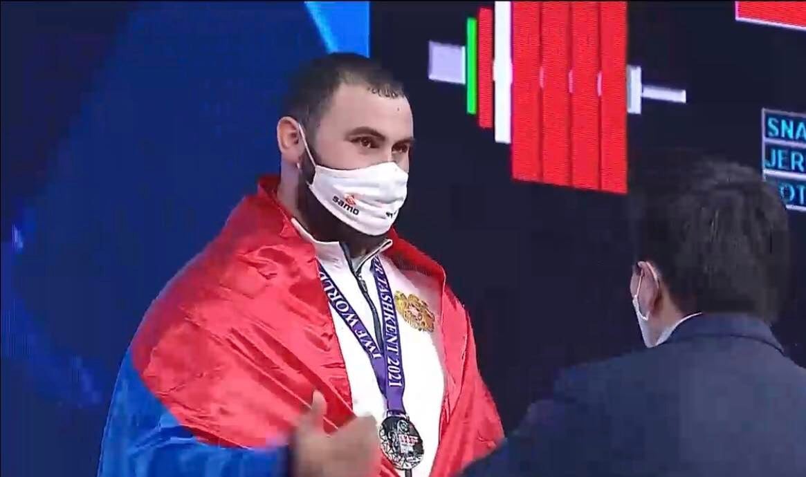 Simon Martirosyan (Arménie) médaille de bronze mondiale d’haltérophilie à Tachkent
