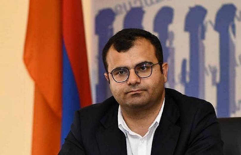 Hakob Karapetyan démis de ses fonctions de porte-parole du mairie d’Erévan et Hratchya Sargsyan nouveau maire d’Erévan remplace Hayk Maroutyan