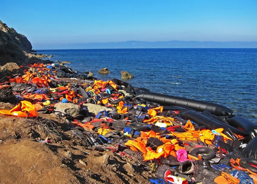 Trois morts, des dizaines de migrants portés disparus au large d&rsquo;une île grecque