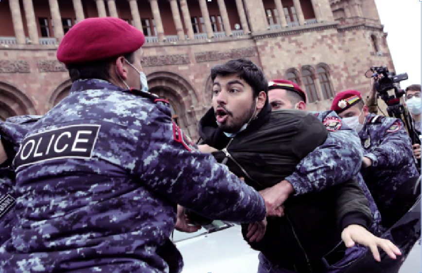 La crise politique contamine les relations sociales, par Hakob Badalyan