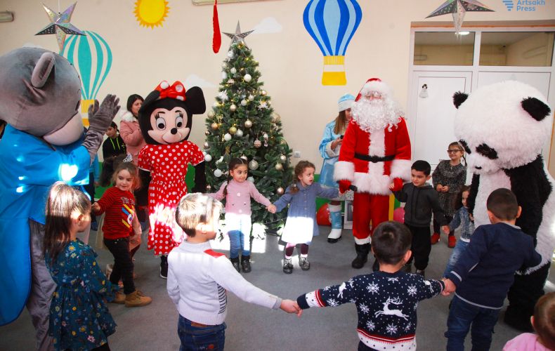 A Stepanakert fut fêté Noël avec les enfants des héros disparus lors de la dernière guerre de l’Artsakh