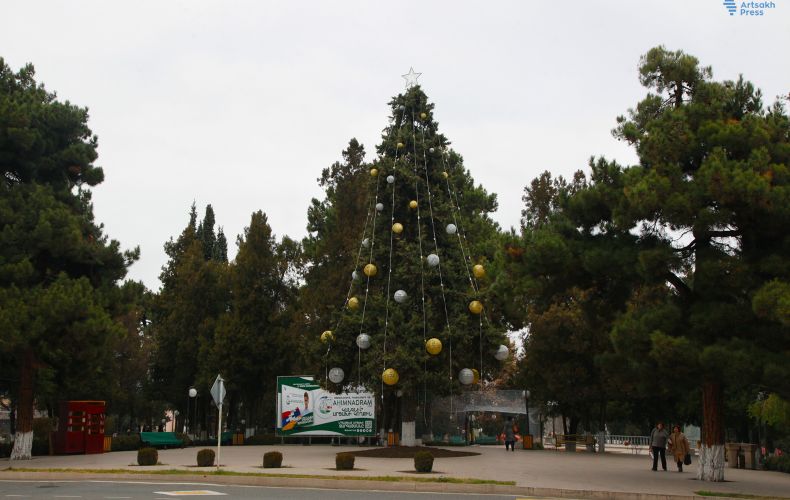 Un Arbre de Noël fut illuminé au parc Stepan Chahoumian de Stepanakert (Artsakh)
