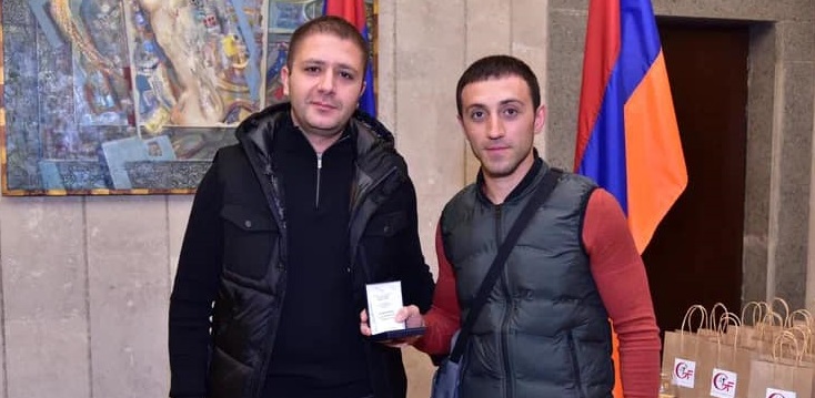 Le gymnaste arménien Artur Davtyan médaille de bronze aux J.O. de Tokyo (2020) et ses entraineurs récompensés
