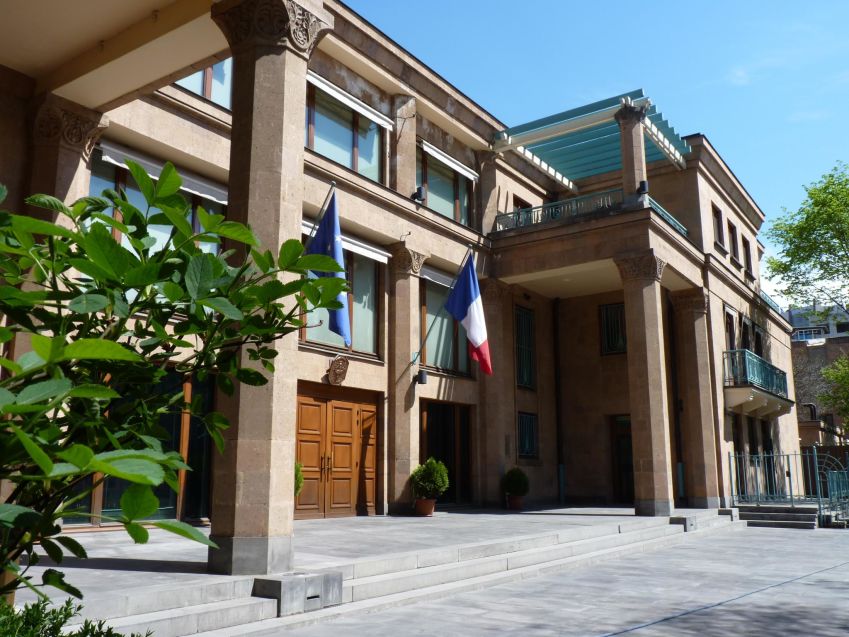 Des personnes déplacées de l&rsquo;Artsakh demandent l&rsquo;asile en France