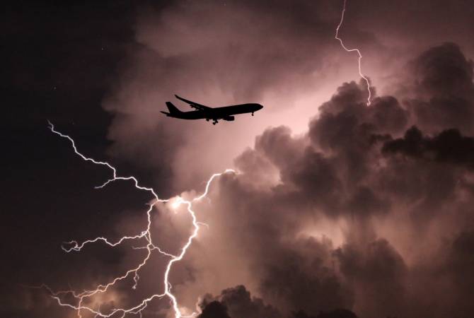 Le vol Bruxelles-Erevan a été reporté, l’avion est revenu à l’aéroport de Bruxelles en raison de la foudre