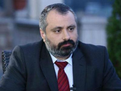 Davit Babayan, le ministre des Affaires étrangères de la République de l’Artsakh a visité des unités militaires pour féliciter les soldats à l’occasion du Nouvel An