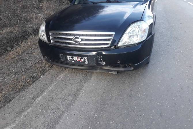 Les Azéris ont jeté des pierres sur la voiture d’un conducteur arménien près de Chouchi
