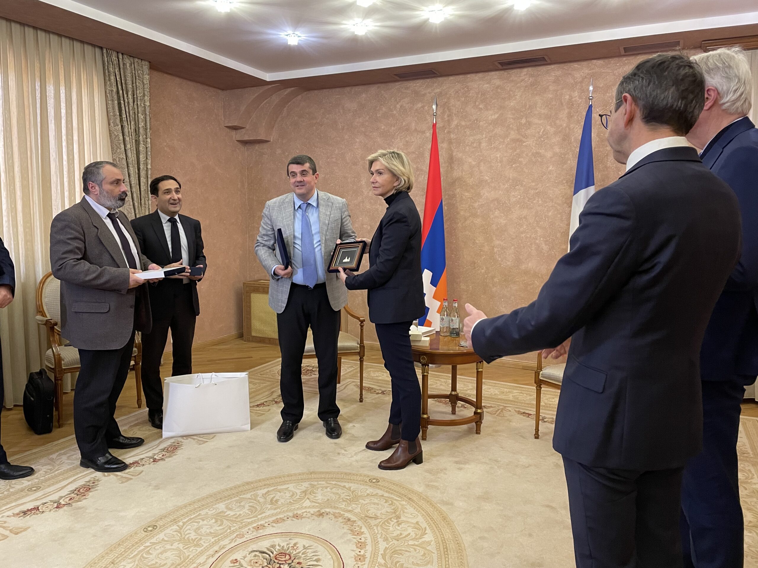 Aliev menace Valérie Pecresse.