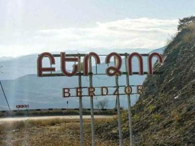 Un villageois Arménien de Berdzor se retrouve en zone occupée par les Azéris