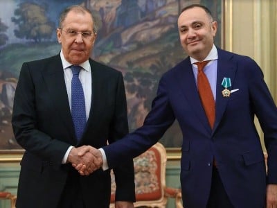 Sergueï Lavrov a remis l&rsquo;Ordre de l&rsquo;amitié à l&rsquo;ambassadeur arménien en Russie Vardan Toghanyan