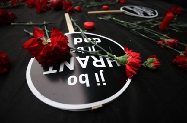 Plusieurs milliers de manifestants aujourd’hui devant la rédaction d’« Agos » aux cris de « Nous sommes tous des Hrant » 15 ans après son assassinat-Vidéo