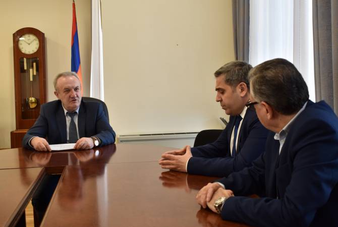 Armen Melikbekyan et Vahram Dumanyan ont discuté de la question de la construction d&rsquo;un stade national