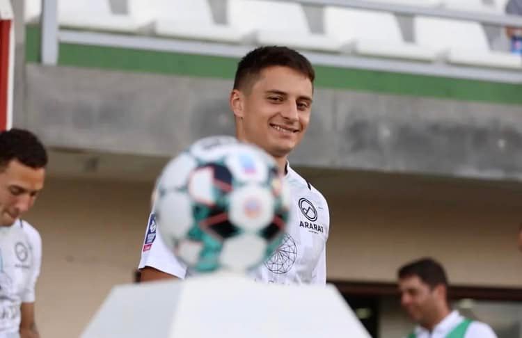 Le footballeur de FC Ararat-Armenia Artyom Avanesyan a marqué 4 buts dans la saison en cours du championnat d’Arménie de Première ligue