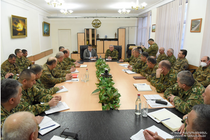 Le président de l&rsquo;Artsakh participe à la séance du Conseil militaire