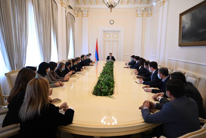 Alen Simonyan le Président de la République d’Arménie par intérim a rencontré les membres du bureau présidentiel
