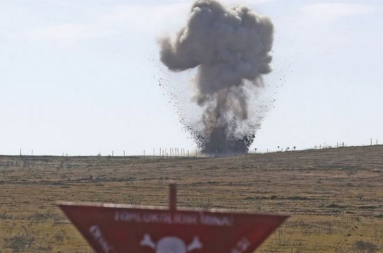 Un colon azéri des territoires occupés de l’Artsakh dans la région de Kelbadjar, meurt par l’explosion d’une bombe à fragmentation