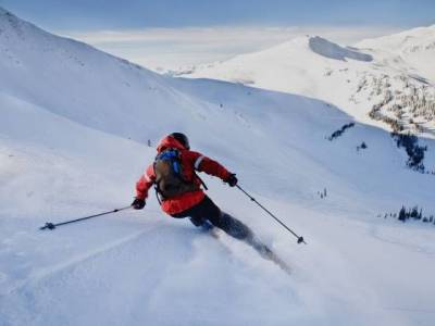Un garçon de 14 ans fait une chute mortelle de ski à la station de Tsakhkadzor en Arménie