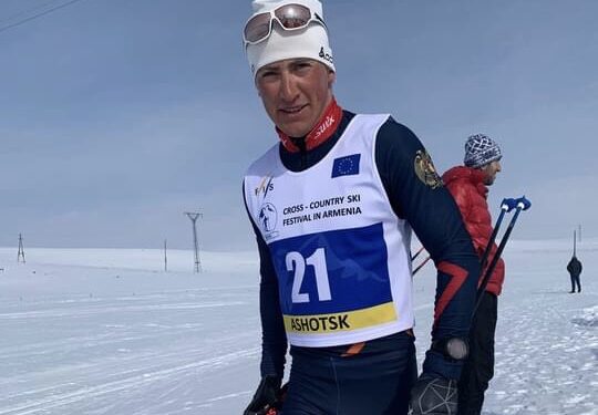 Le skieur Mikael Mikaelyan (Arménie) prend la 47e place aux skiathlon 15 km classique aux Jeux Olympique d’hiver de Pékin-2022