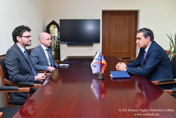 Les captifs arméniens sont détenus en Azerbaïdjan pour des intérêts politiques et militaires : Le Médiateur s&rsquo;adresse à l&rsquo;Ambassadeur du Royaume-Uni