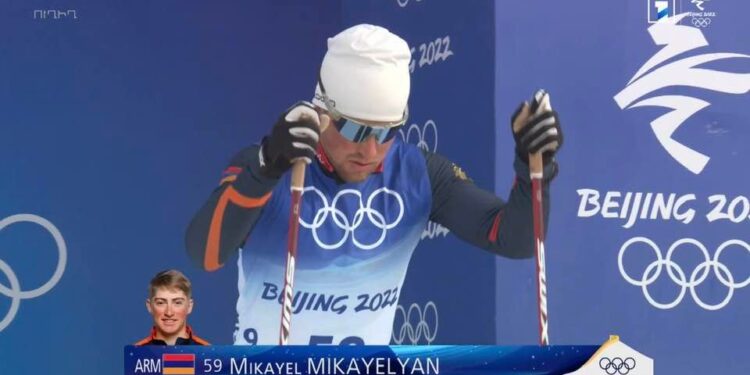 Le skieur Mikael Mikaelyan (Arménie) se classe 61e en ski classique 15 km aux 24e Jeux olympiques d’hiver de Pékin