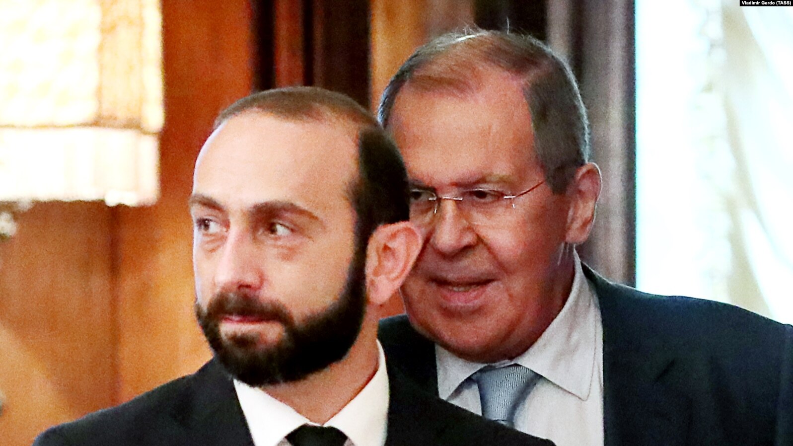 Lavrov et Mirzoyan discutent de la situation en Ukraine