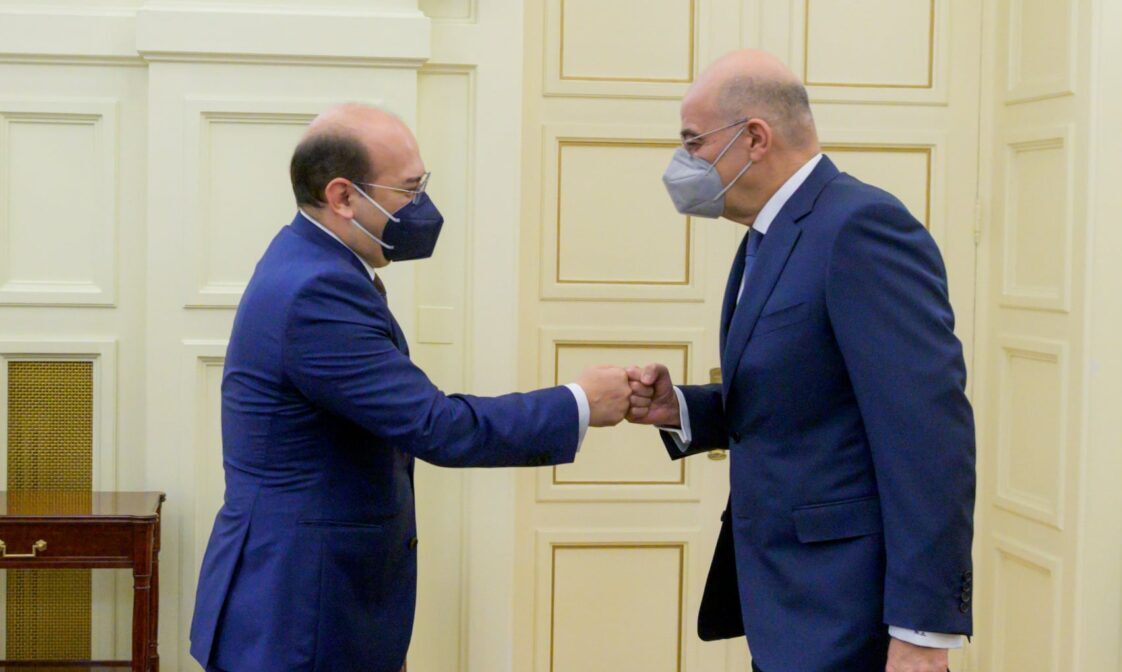 L&rsquo;ambassadeur Mkrtchyan informe le ministre grec des affaires étrangères des positions de l&rsquo;Arménie sur les développements régionaux.