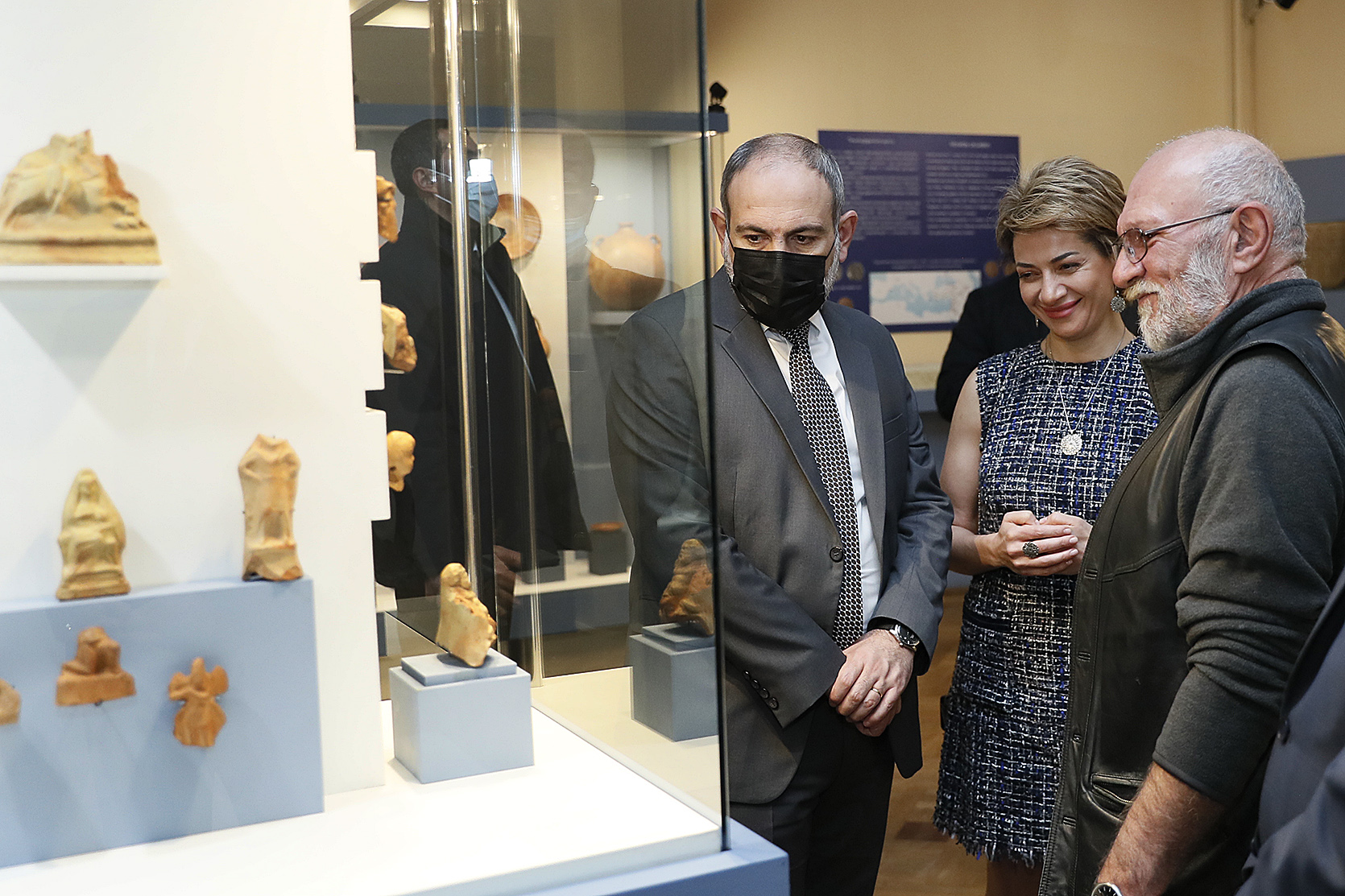 Nikol Pachinian et son épouse ont visité l&rsquo;exposition intitulée « Secret de la Terre. Artashat au carrefour des cultures »