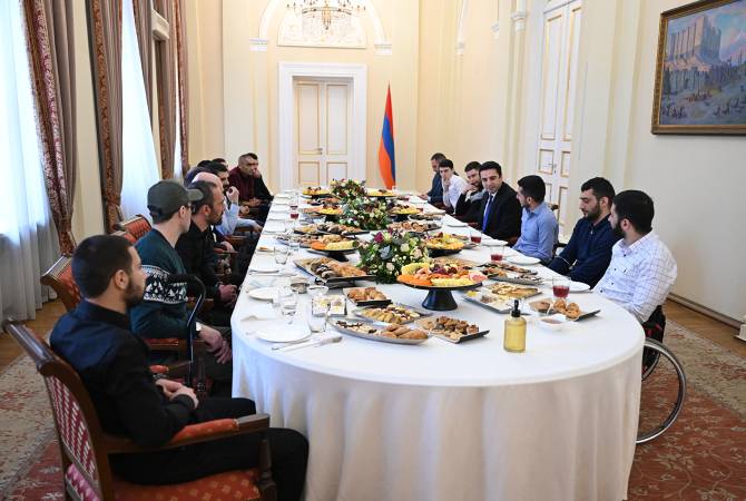 Le président d’Arménie par intérim Alen Simonyan a reçu un groupe de soldats ayant participé aux trois guerres d&rsquo;Artsakh