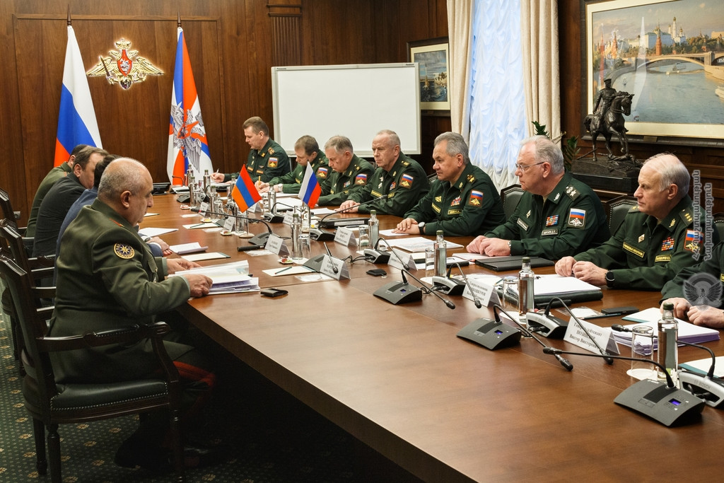 Retour sur la visite du ministre arménien de la Défense à Moscou