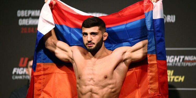 L’Arménien Arman Tsaroukyan s’est imposé sur l’Espagnol Joel Alvarez en UFC Vegas 49 hier soir à Las Vegas