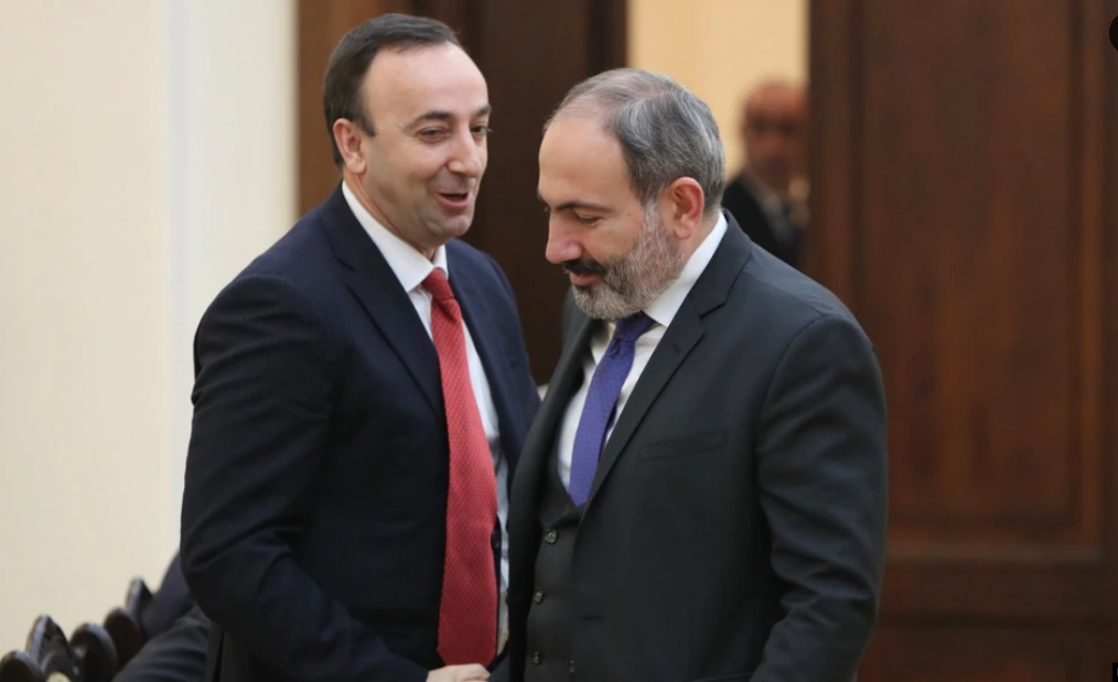 L’ancien président de la Cour constitutionnelle Hrayr Tovmassian obtient partiellement gain de cause dans une plainte en diffamation portée contre Nikol Pachinian