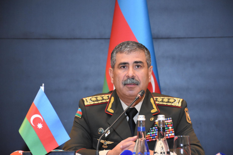 Le ministre azéri de la Défense, Zakir Hasanov, ordonne de répondre immédiatement aux « provocations de la partie arménienne »