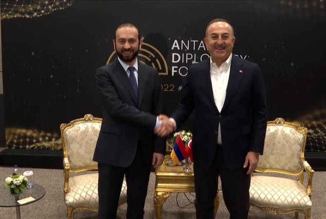 Le chef de la diplomatie arménienne Ararat Mirzoyan a rencontré son homologue turc Mevlut Cavusoglu à Antalya