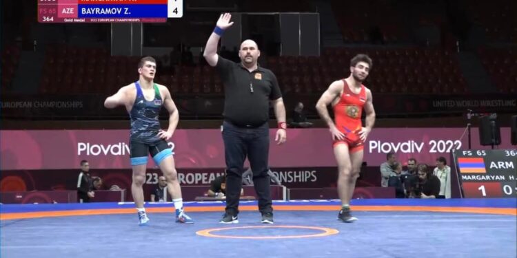 Hratchya Margaryan et Narek Harutyunyan (Arménie), vice-champions d’Europe de lutte libre des -23 ans à Plovdiv (Bulgarie)