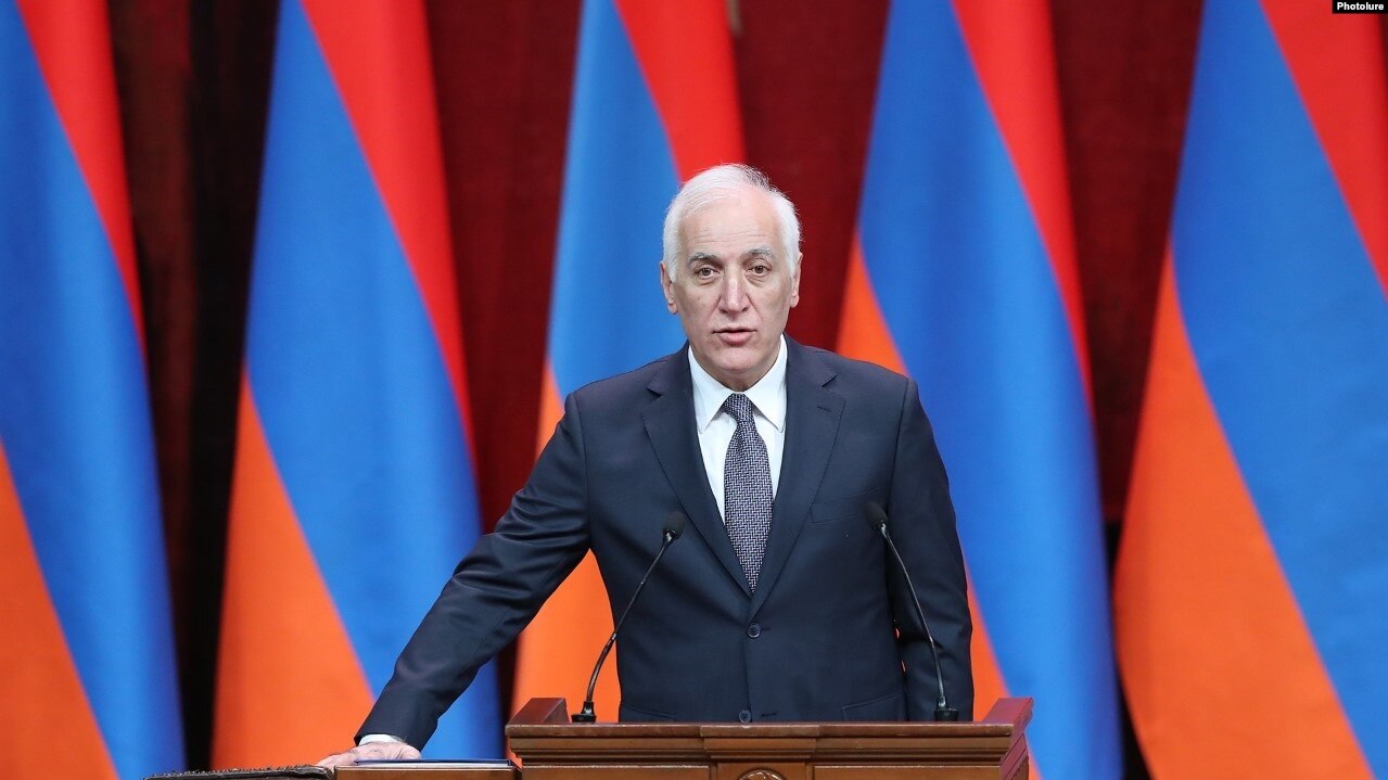 Vahagn Khachatrian a prêté serment et reçu le Premier ministre