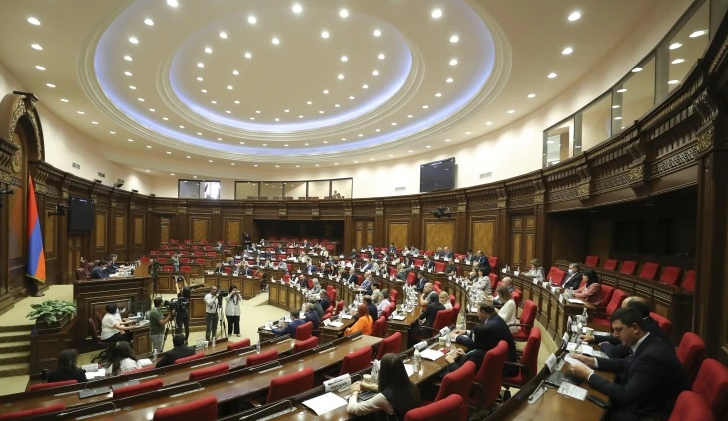 L’opposition demande un débat au Parlement sur les questions humanitaires au Karabakh