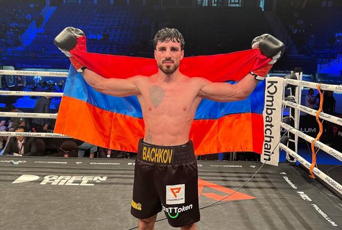 Le boxeur Hovhannes Bachkov (Arménie) a célébré sa troisième victoire sur le ring professionnel