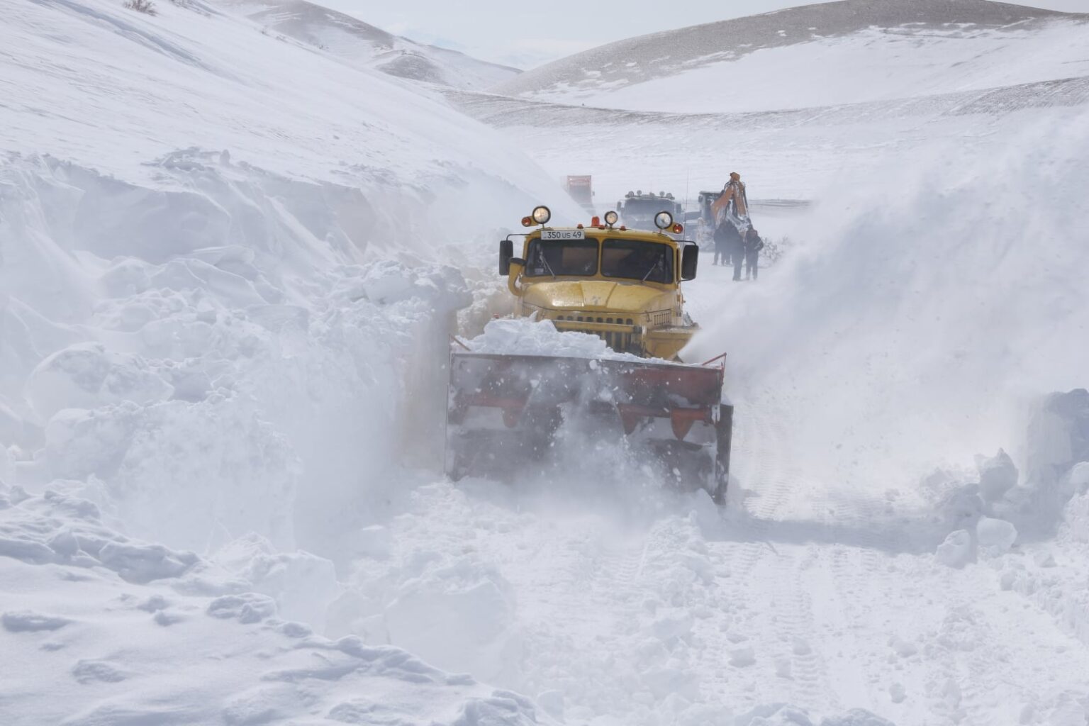 Dans certaines parties de la région de Chirak, la neige atteint 6 mètres de haut