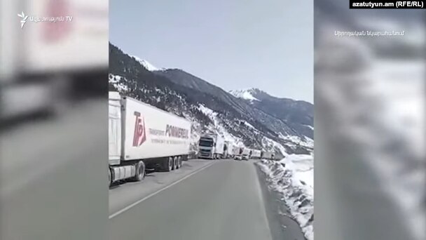 Des camions de marchandises bloqués à la frontière arméno-géorgienne