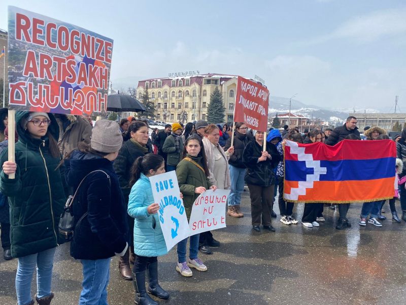 Rassemblement pacifique à Stepanakert contre l’agression de l’Azerbaïdjan sur l’Artsakh et appel à la reconnaissance de l’indépendance de l’Artsakh