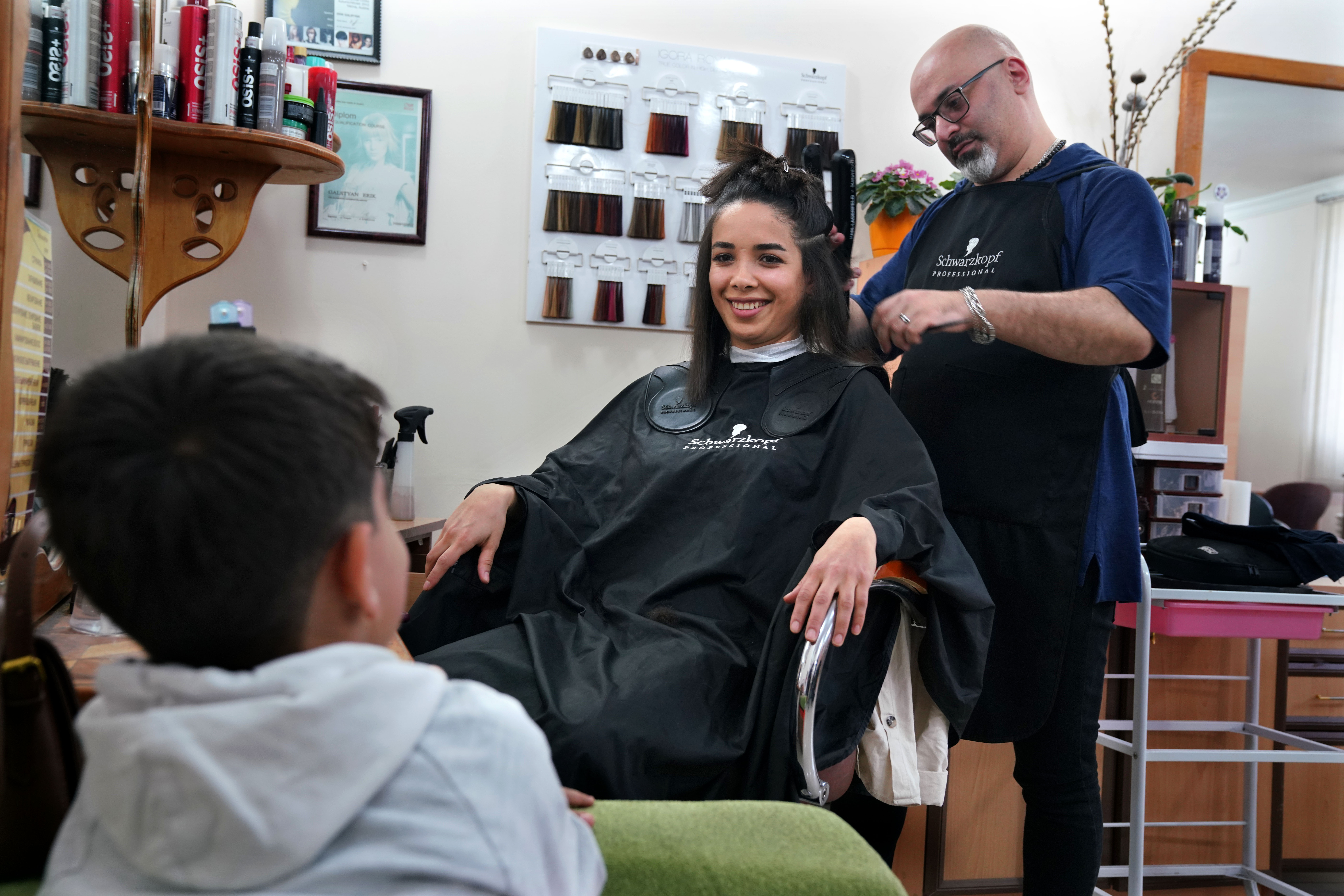Salon de beauté, malgré tout, par Max Sivaslian