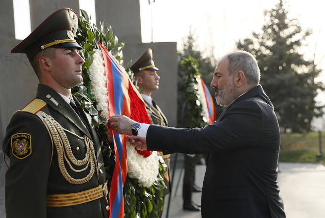 Le Premier ministre arménien a rendu hommage aux héros de la Guerre de Quatre jours d’avril 2016 en Artsakh