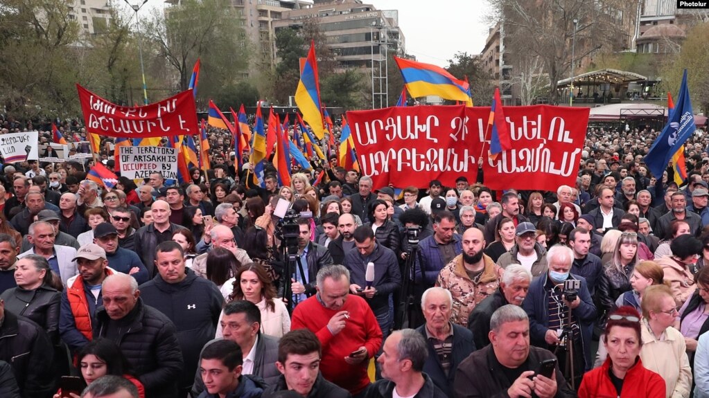 Manifestation de l’opposition contre de « nouvelles concessions » faites à l’Azerbaïdjan.