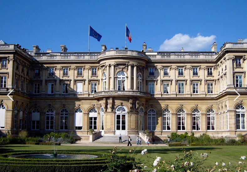 La France rappelle son plein engagement dans le groupe de Minsk